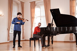 Banner Moderiertes klassisches Konzert im Konzertsaal der Europäischen Wochen. Schubert, Vaňhal, Ortmeier, Dinicu